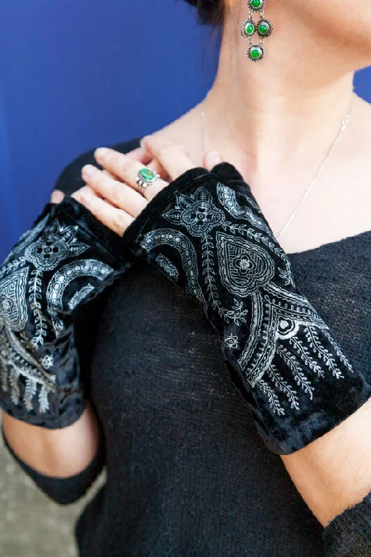 Polonova Longer Mehndi Hearts Arm Warmers