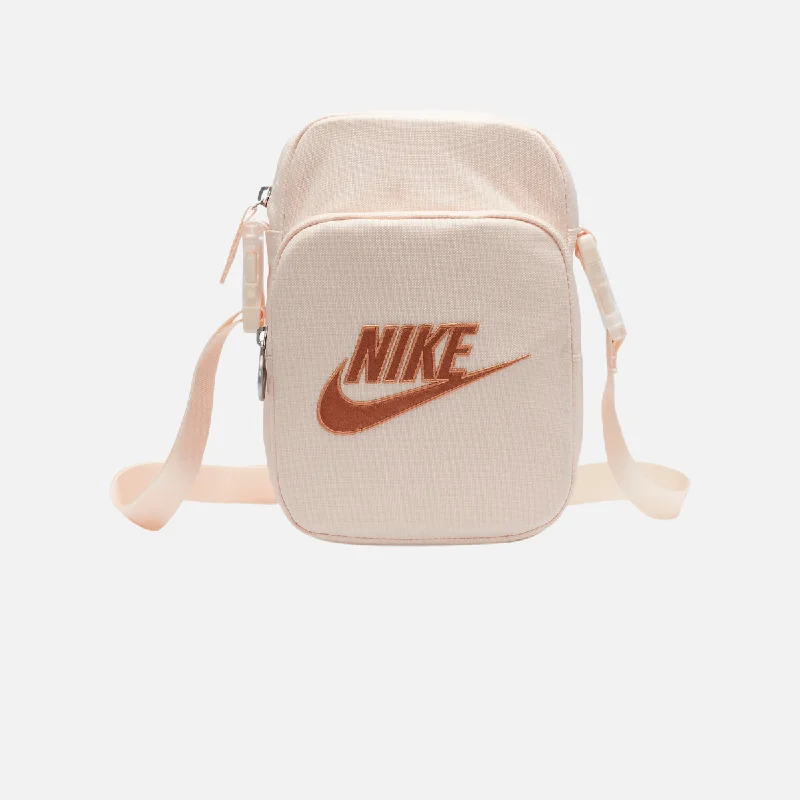 Nike Heritage Crossbody Bag (4L) - Guava Ice/Guava Ice/Amber Brown