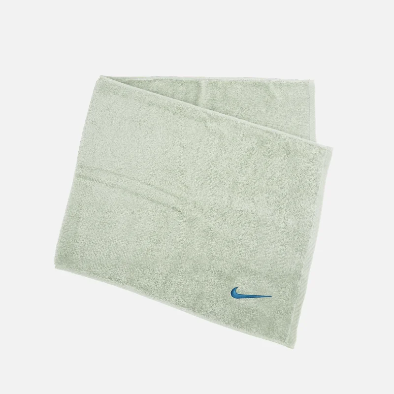 Nike Solid Core Towel -Light Green