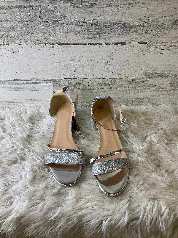 Sandals Heels Block By Clothes Mentor In Silver, Size: 10